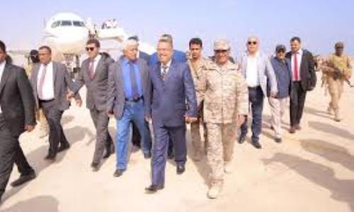 محافظ محافظة حضرموت قائد المنطقة العسكرية الثانية أثناء زيارة رئيس الوزراء